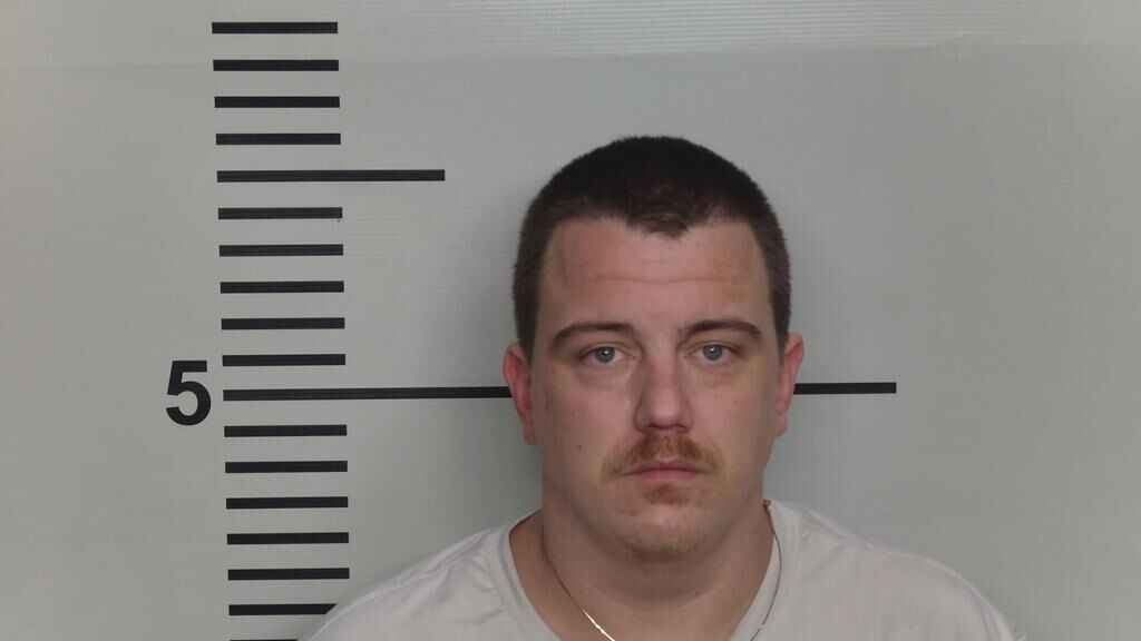 Man arrested after Old Louisville shooting leaves man hospitalized, police say
